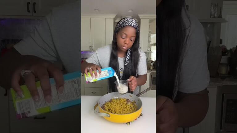 The best hamburger helper! #hamburgerhelper #cookingvideo #easyrecipe #shorts #texykitchen