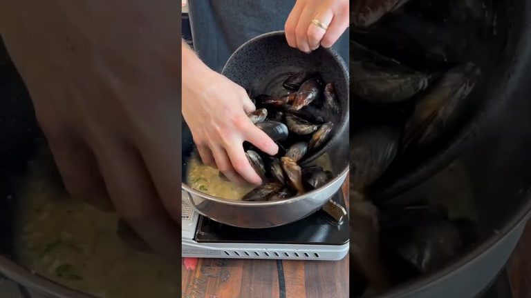 Steamed Mussels with Pasta #mussels #pasta #seafood #easyrecipies #shellfish #goodmoodfood