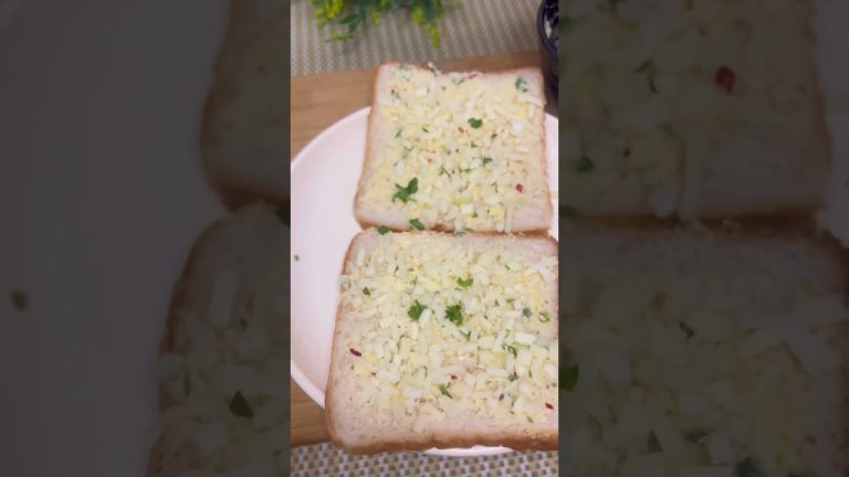 #short #shorts #trending #viral #shortvideo #shortsfeed #cake #cheese #paratha garlic bread recipe