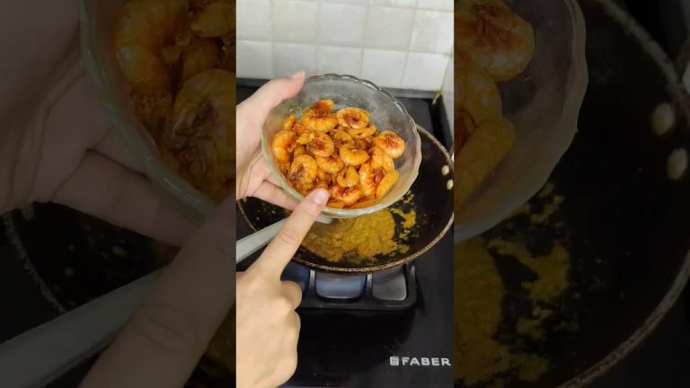 prawn curry recipe | small prawn gravy recipe #youtubeshorts #viralvideo #seafood #prawns