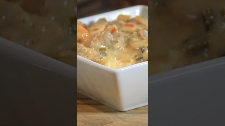 Southern Shrimp 🍤 & Grits Recipe!#foodie #recipe #seafood  #shorts