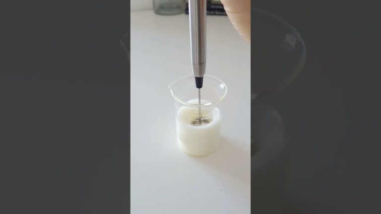 𝙼𝚊𝚝𝚌𝚑𝚊 𝚌𝚘𝚕𝚍 𝚋𝚛𝚎𝚠  anyone? 💚💚💚 #homecafe #asmr #aesthetic #homecafé #fyp #matcha #drinkasmr #tea