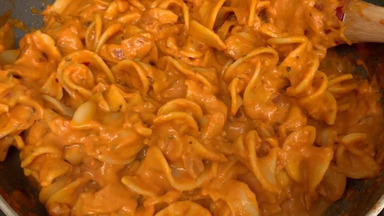 Spicy Creamy Tomato Pasta 🍅  ✨  Gigi Hadid Pasta Recipe | Pink Sauce Pasta – TikTok Famous Pasta