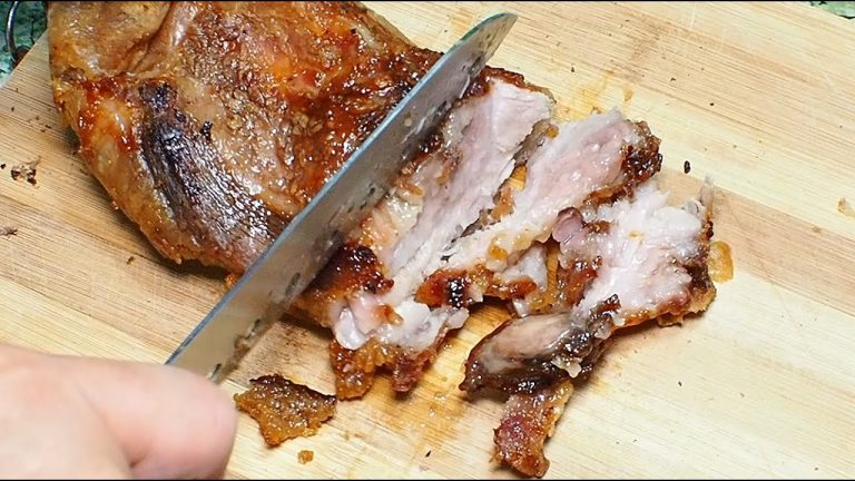 A very simple and delicious pork cheek or pork jowl recipe! I'm sure you will love this dish!