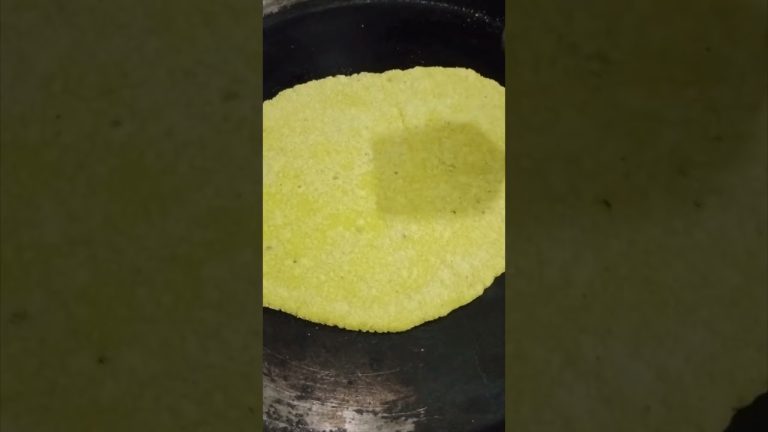 Makki Ki Roti | मक्के की रोटी | Corn Flour Bread breakfast Recipe #viral #shorts #youtubeshorts