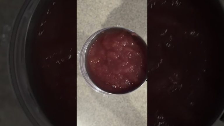 How to make a Strawberry, Banana, Strawberry Yogurt and Apple Sauce Smoothie!