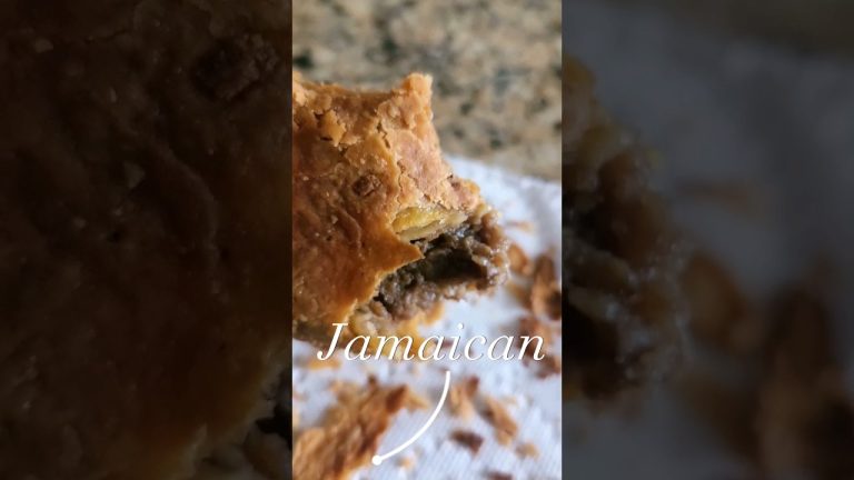 Jamaican beef PATTIES  IN ONE MUNITE #shorts #youtubeshorts #Jamaican #beefpatties