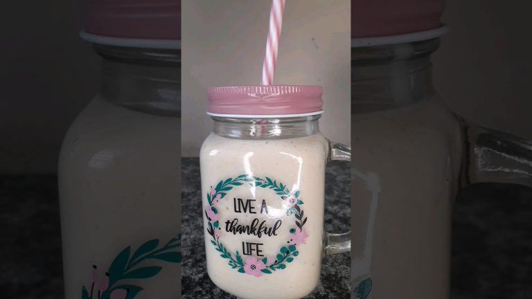 How to make a BREAKFAST SMOOTHIE | #shorts