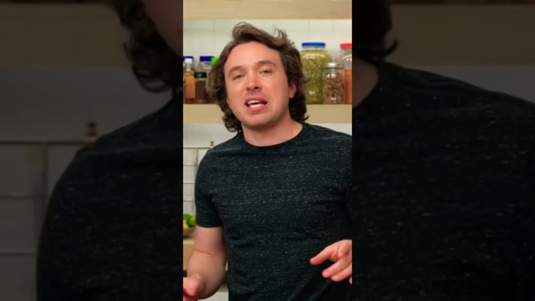 Arrabbiata Adventure: A Quick and Easy Pasta Recipe with a Kick of Heat! #shorts