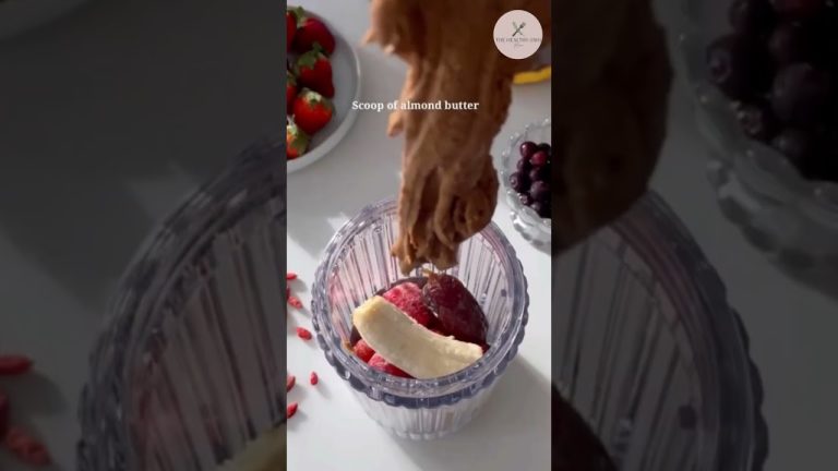 Berry Almond Smoothie #smoothierecipes #shorts #exercise #weightloss #smoothie