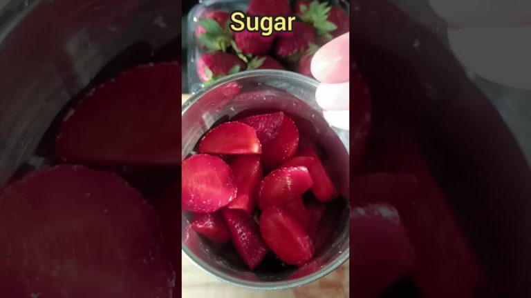 How to make healthy strawberry milkshake। milkshake recipe। #shorts #ytshorts #strawberryrecipes