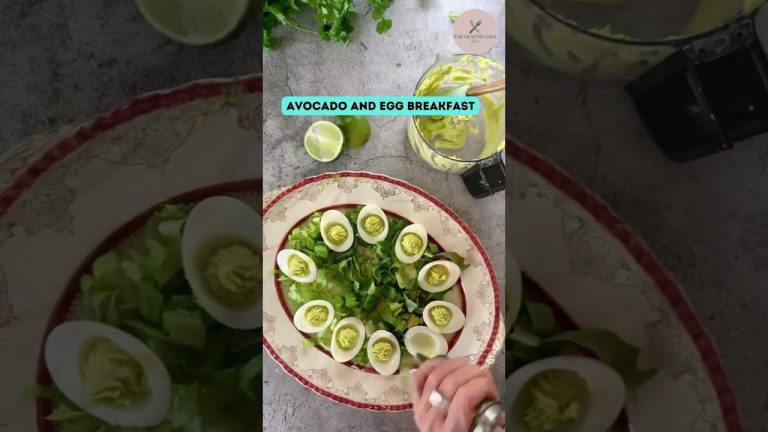 Avocado and Egg Breakfast #smoothierecipes #healthyrecipes #weightloss #healthyfood #exercise