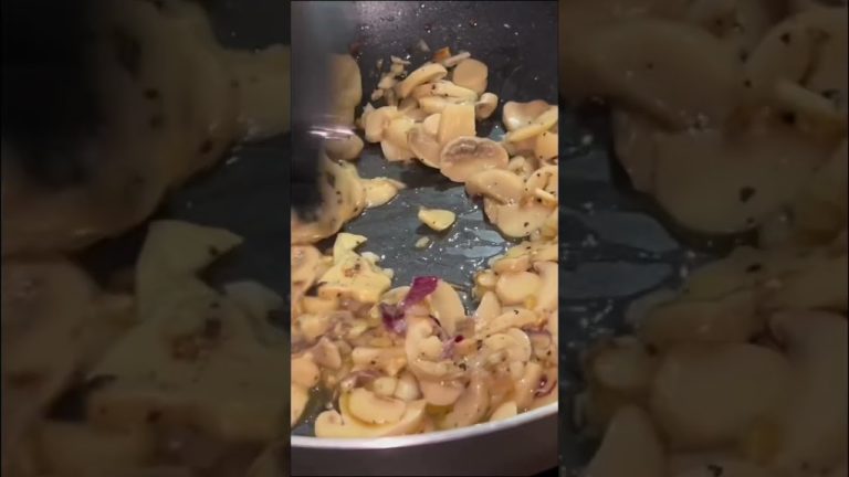 Easy recipe for creamy garlic pepper beef with mushroom