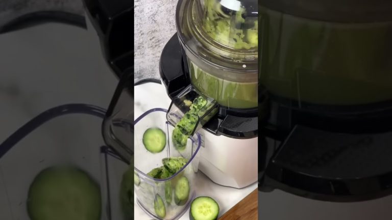 Natural laxative juice to drink daily to relieve constipation