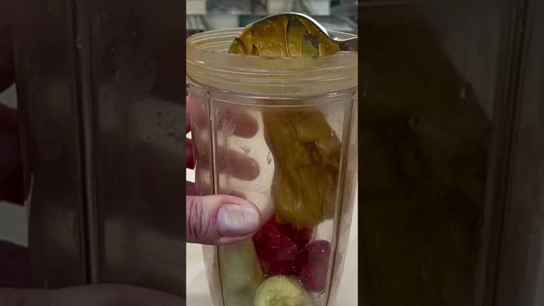 The Best Strawberry and Banana Smoothie! 🍓🍌#shorts #shortvideo #shortsvideo #smoothie