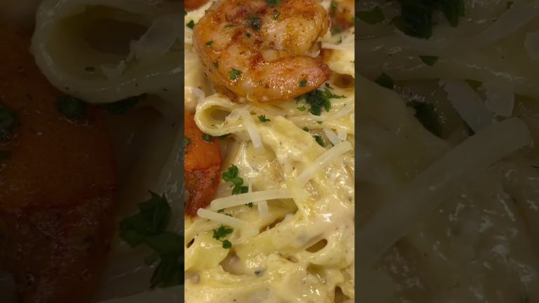 Shrimp Fettuccine Alfredo 🍝😋 #shrimp #fettuccinealfredo #pasta #pastarecipe #shrimppasta #short