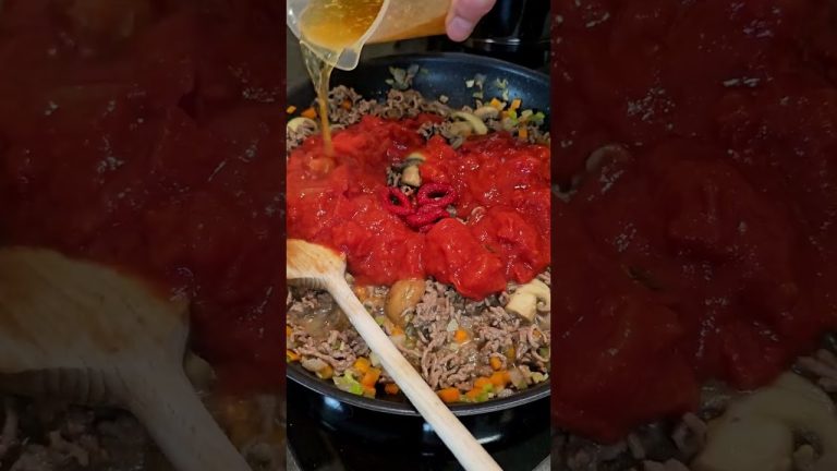 Spaghetti Bolognese 🍝 from Hunter x Hunter #gon #killua #spaghetti #hunterxhunter #anime