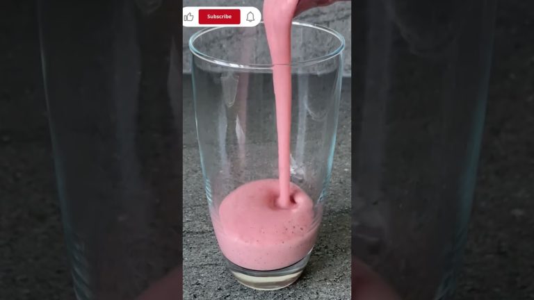 I made this Strawberry Banana smoothie #shorts #smoothie #banana #strawberry