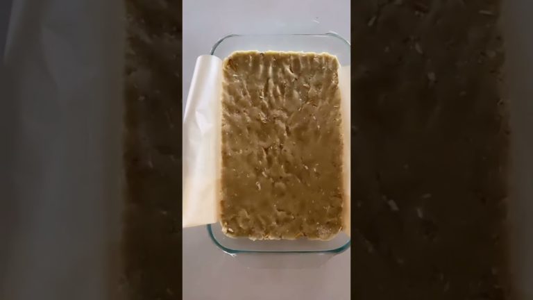 Best Holiday Desserts: Salted Caramel Pretzel Bars #dessert #recipes