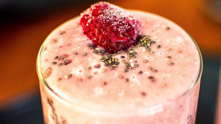 High Protein Strawberry Banana Oat Smoothie – Delicious Breakfast Smoothie – Oat Smoothie Recipe