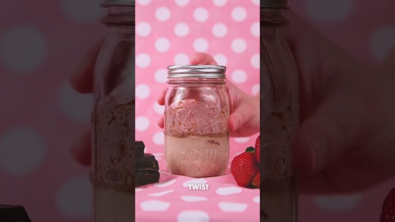 Chocolate Covered Strawberries Overnight Oats | Recipes