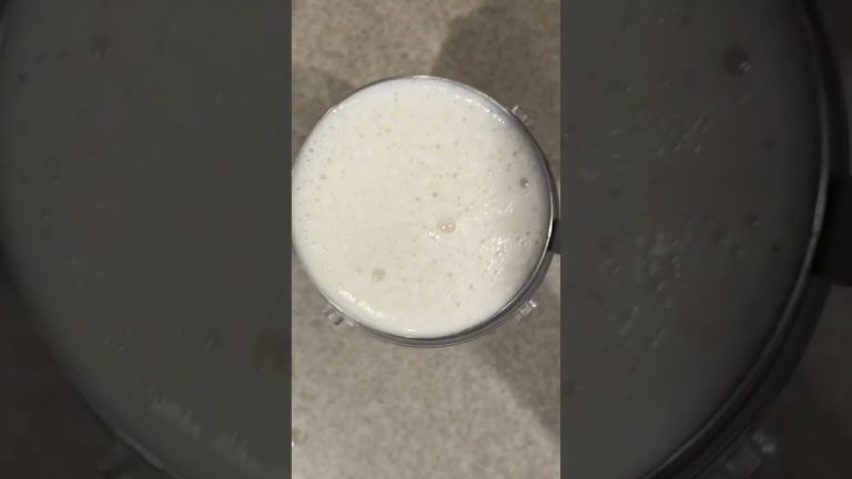 The Best Spinach, Pear, and Banana Smoothie Recipe Ever!