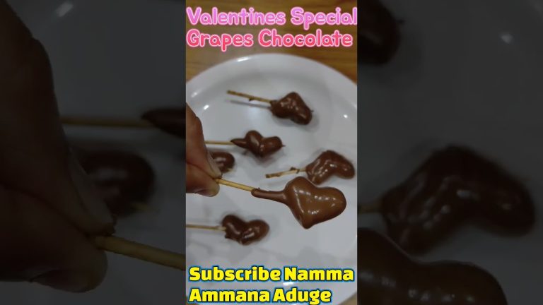 Valentines Day sweet| Grapes Chocolate recipe | Valentines Special Dessert #sweet #chocolate #shorts
