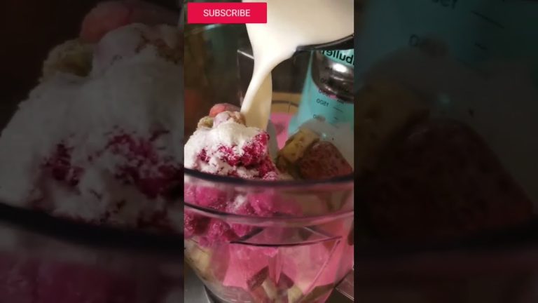 Yummy Strawberry Protein Smoothie😋🔥🍓#tutorial #fyp #fruits #veganfriendly