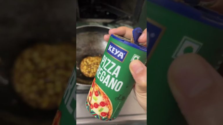 My secret Aglio Olio recipe, lets cook pasta together #ashortaday #whatieatinaday #shorts #aglioolio