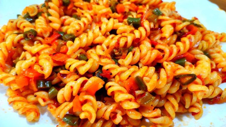 Indian Style Desi Pasta Recipe in Bengali | স্পাইসি পাস্তা রেসিপি | Fusilli Pasta Recipe In Bangla