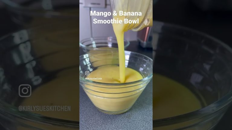 Mango 🥭 & Banana 🍌 Smoothie Bowl                 #vegan #shorts #veganrecipes