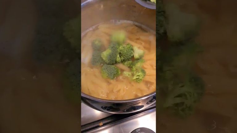 Creamy Chicken and Broccoli Pasta #dinnerrecipe #shorts