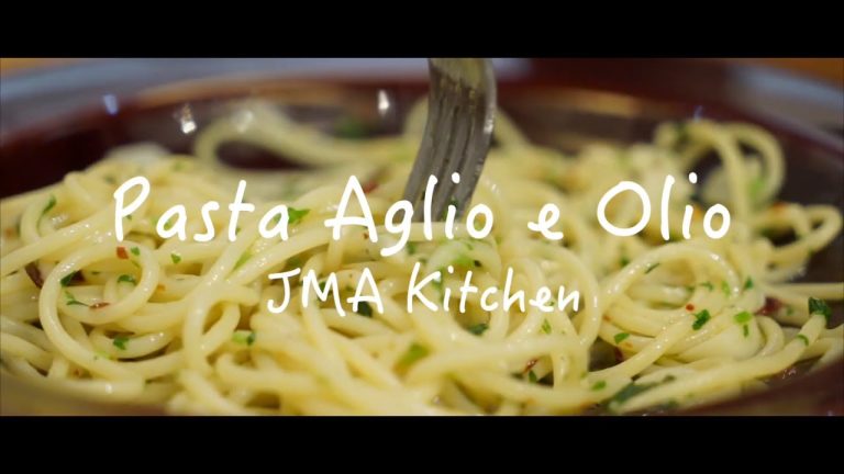 Making Garlic confit for my Pasta Aglio e Olio | Classic Italian Pasta Dishes | Garlic Pasta