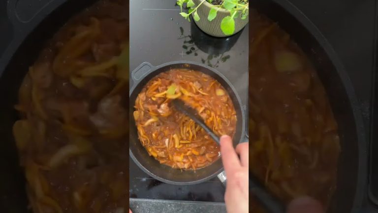 Gulasch auf Nudeln 😍 für alle Pastalover 🤌 #rezept