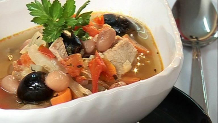 Боб чорба с месо-Beans and Meat Soup with Sauerkraut