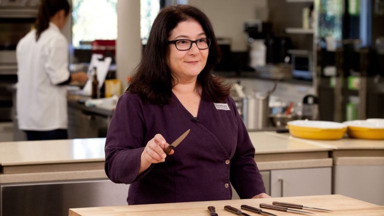 Why America’s Test Kitchen Calls the Victorinox Swiss Army Rosewood Set the Best Steak Knives