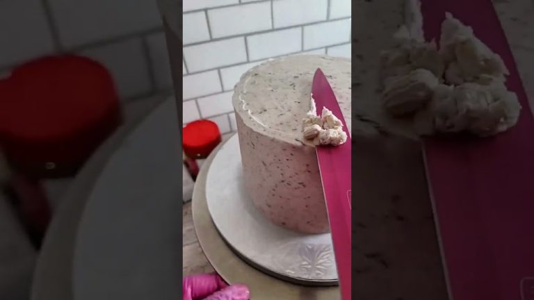 Biscoff Cake with Frosting & Drip Recipe – Indulge in Biscoff Heaven!