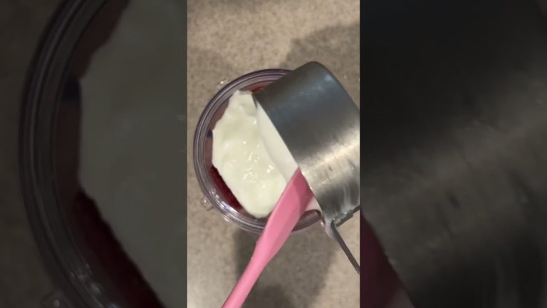 Super Delicious Strawberry, Banana, and Cranberry Smoothie Recipe!