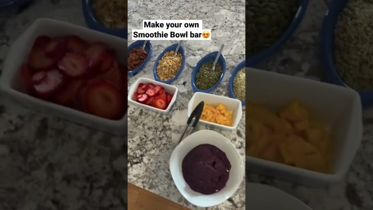 Combat the winter blues with a delicious smoothie bowl bar😎 #smoothie #breakfast