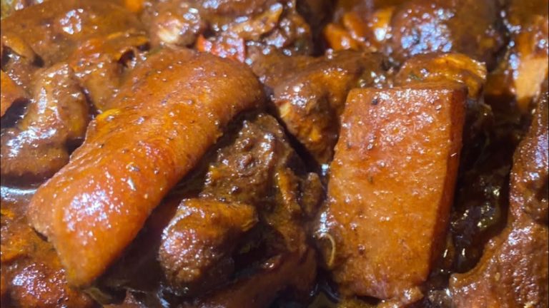 THE BEST JAMAICAN BROWN STEW PORK RECIPE // COOK WITH ME