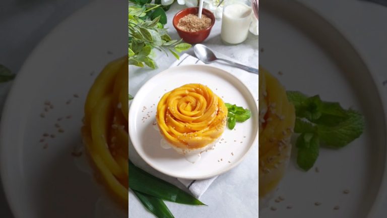 Mango Sticky Rice,a famous Thai dessert, made of sticky rice & coconut milk topped with fresh mango