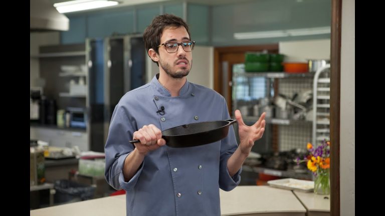 How to Make a Pie in a Cast-Iron Skillet