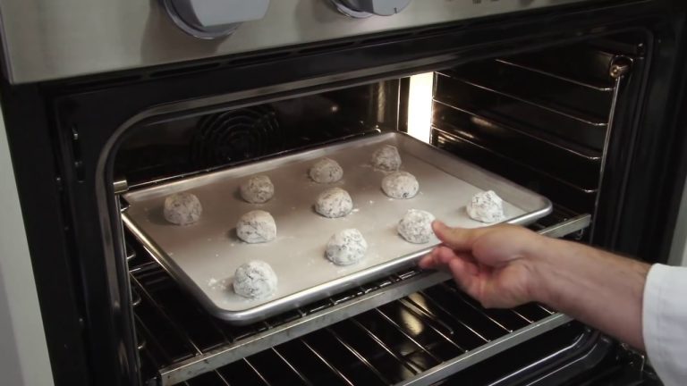 Science: How to Bake Crinkly Cookies (Like Sugar Cookies, Gingersnaps, or Chocolate Crinkle Cookies)