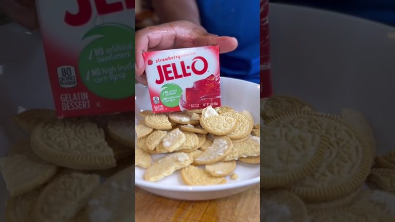 THE BEST QUICK DESSERT | Strawberry Crunch Shortcake #easyrecipes #dessertrecipe