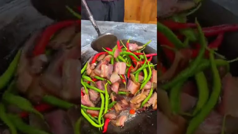 How to Cook Pork Bacon with Red and Green Chili in Chinese Style|Cooking Recipe|Food Tutorial