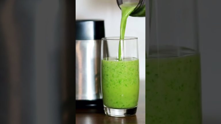 Healthy green smoothie