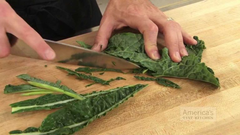 Super Quick Video Tips: A Quicker Way to Cut Kale