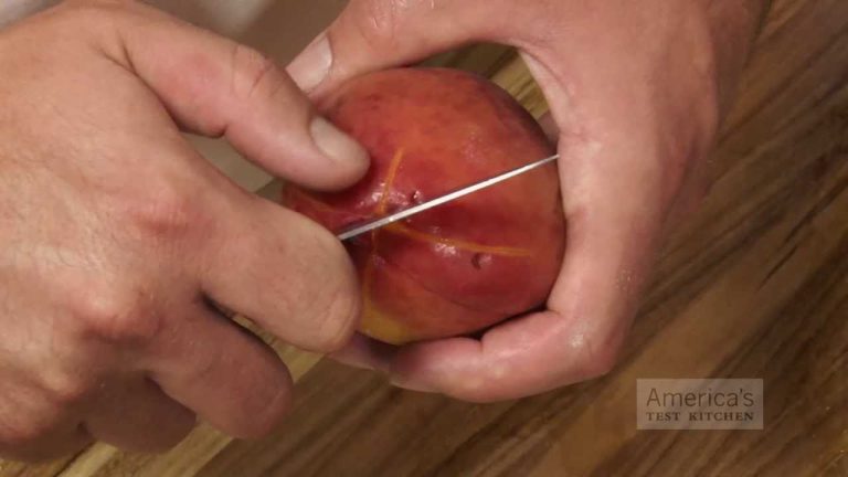 Super Quick Video Tips: The Easiest Way to Peel and Prep Peaches