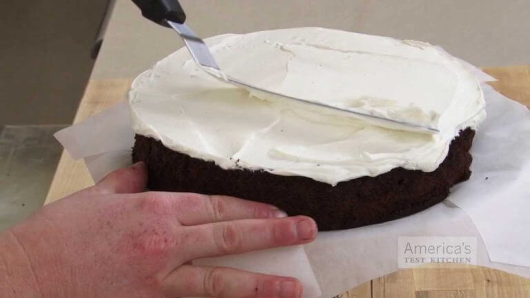 Super Quick Video Tips: Turn a Mason Jar Into a Rotating Cake Stand