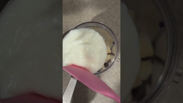 Try This Super Simple and Delicious Blueberry and Pear Smoothie Recipe!